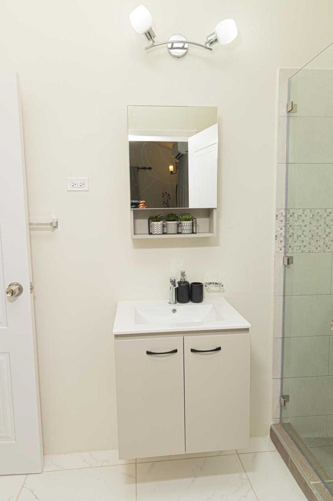 Phoenix Park Villas - Portmore - 10Mins To Beach Ngoại thất bức ảnh